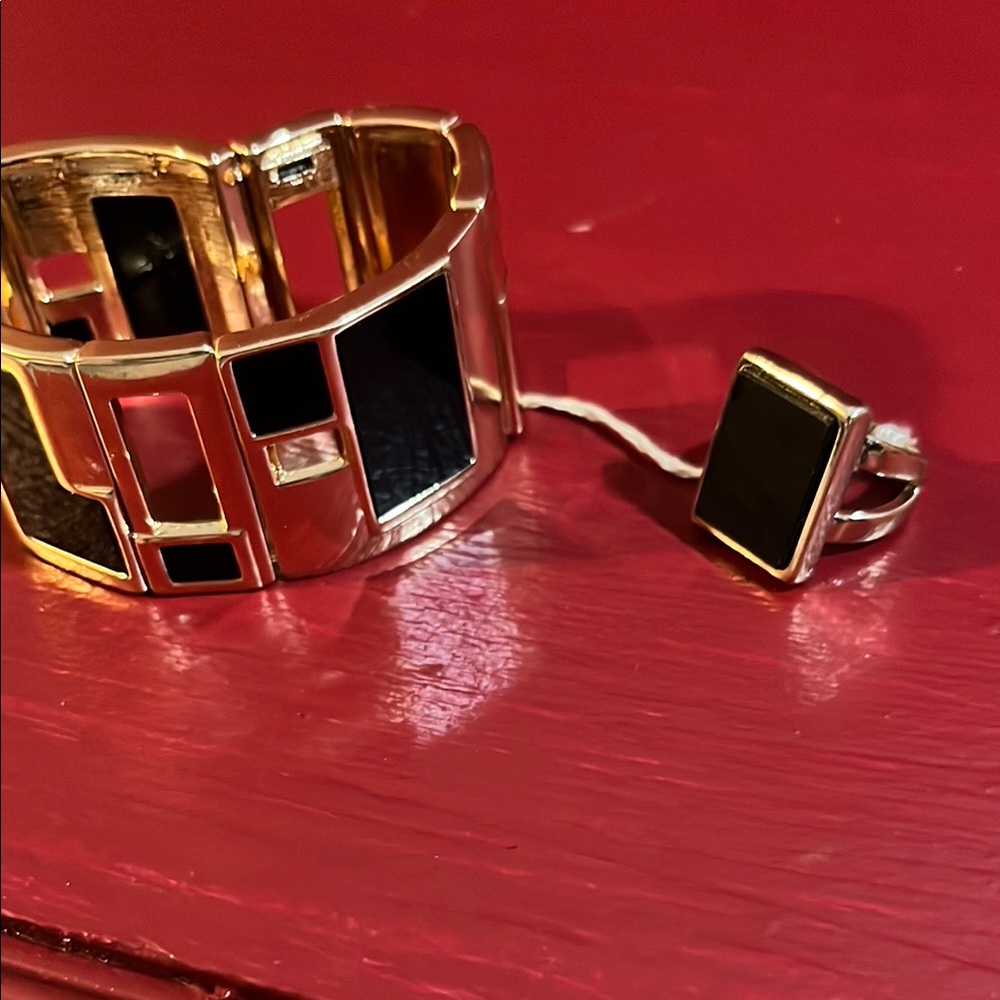 Stylish Gold and Black Jewelry Set